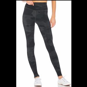 ALO Black Camo High Rise Vapor Legging